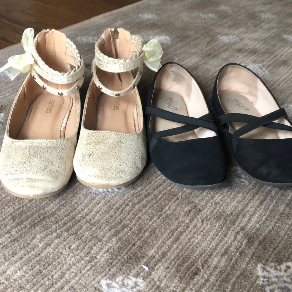 Flat dress shoes